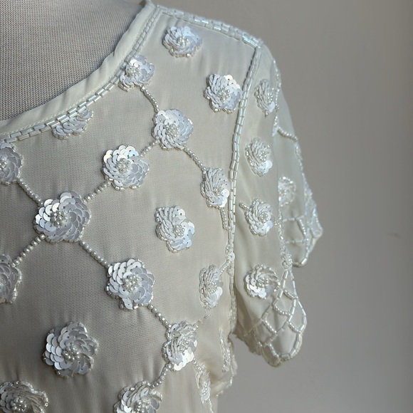 Piperlime Sheer White Beaded Top Blouse Scoop Neck Short Sleeve Size Small EUC - Picture 3 of 9